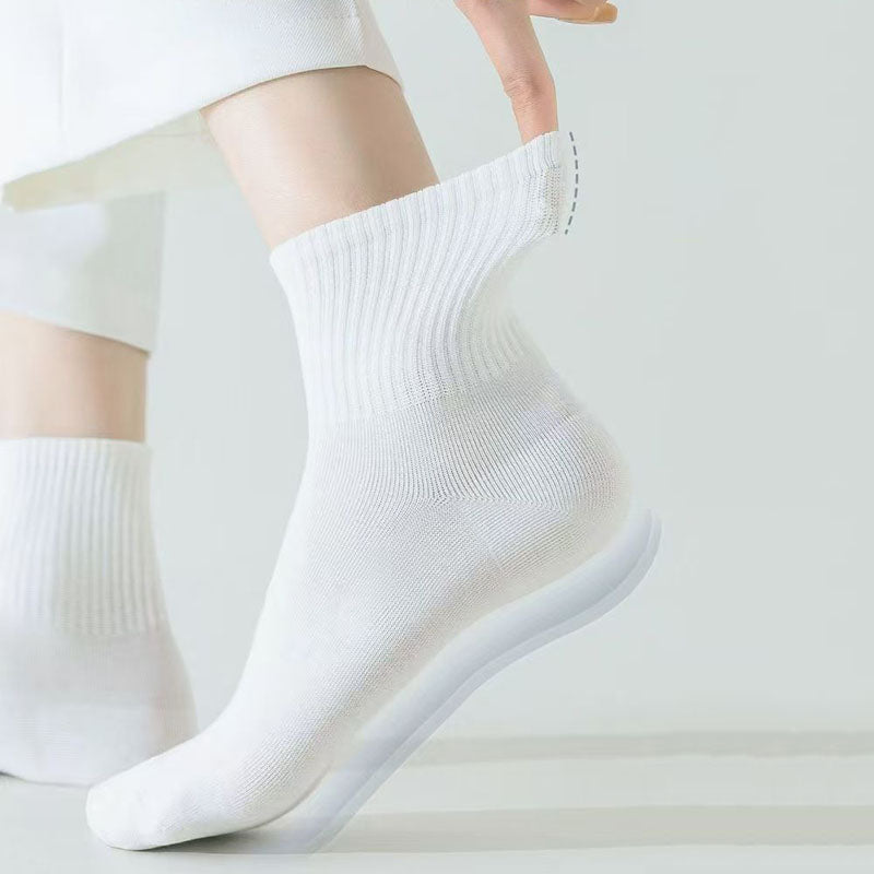 Short tube and medium tube socks