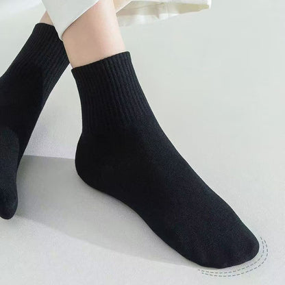 Short tube and medium tube socks