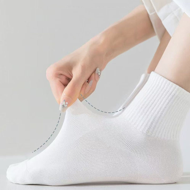 Short tube and medium tube socks