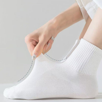 Short tube and medium tube socks