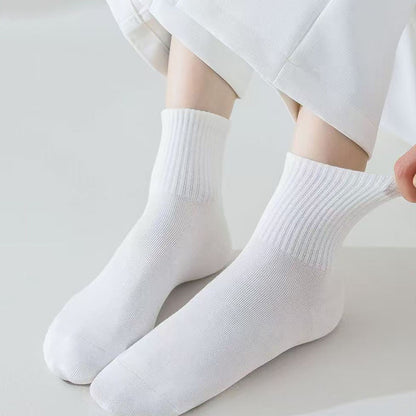 Short tube and medium tube socks