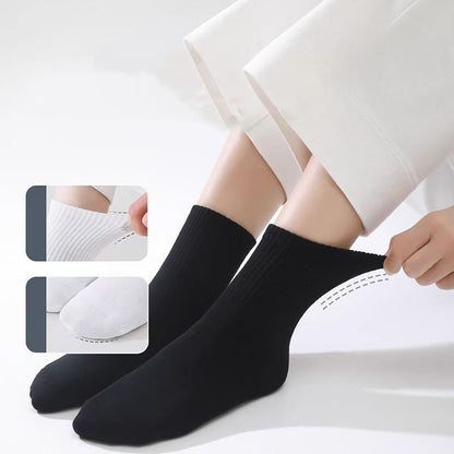 Short tube and medium tube socks